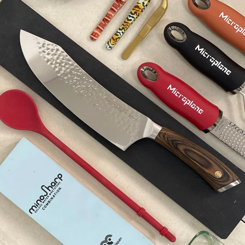 Cuchillo Cocinero Hoja Curva 3 Claveles Sakura 20 cm – Forjado Martillado y Mango Pakka