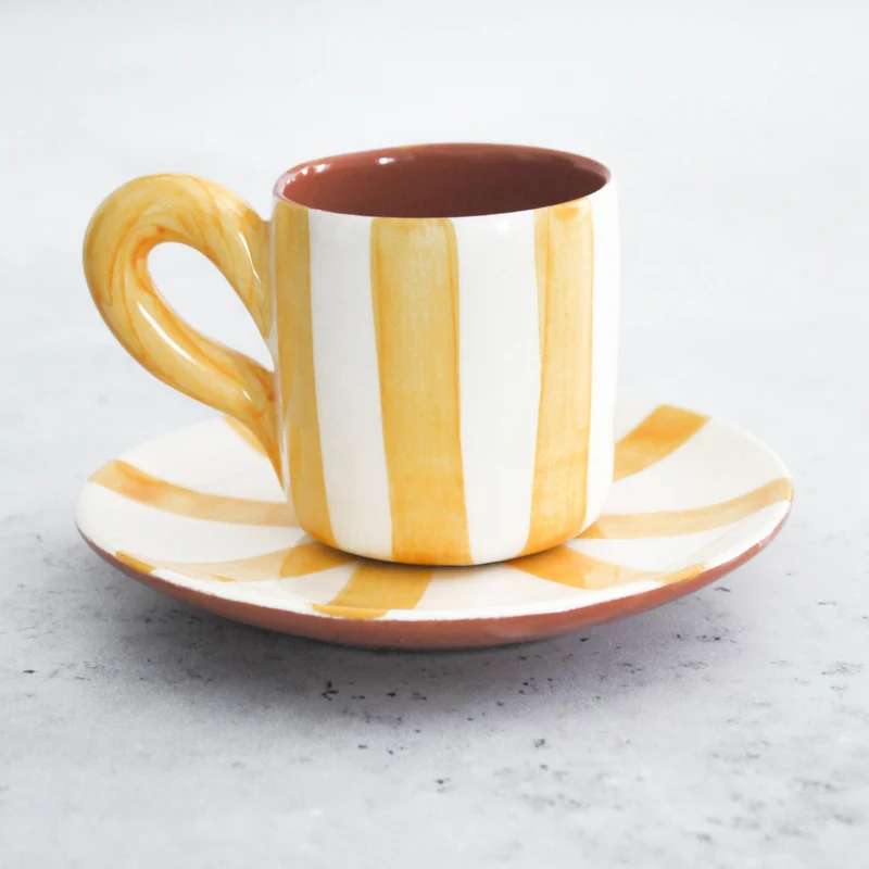 Taza de Espresso y Plato con Rayas Verticales