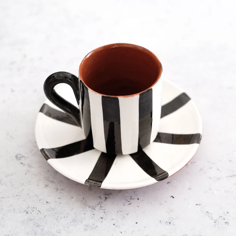 Taza de Espresso y Plato con Rayas Verticales