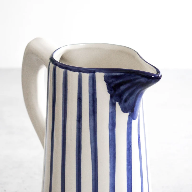 Jarra tradicional en azul 0,9L