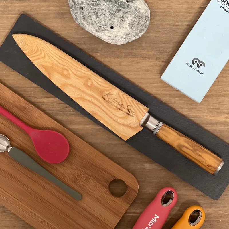 Cuchillo Chef Gyuto 20cm Katana Saya - Acero Damasco VG-10 67 Capas con Mango de Olivo