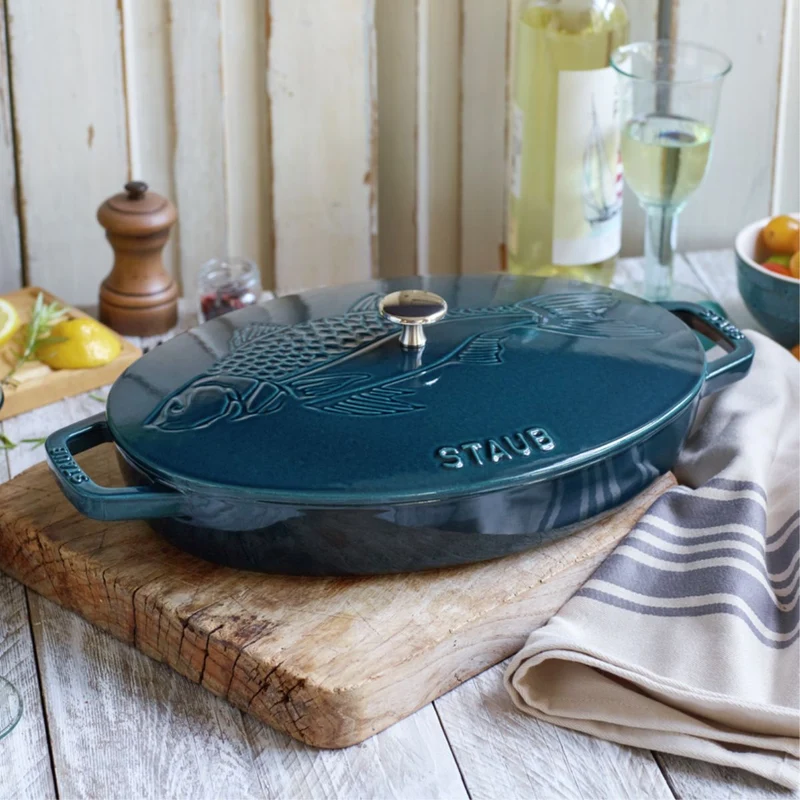 Fuente de horno ovalada de hierro fundido con tapa Staub