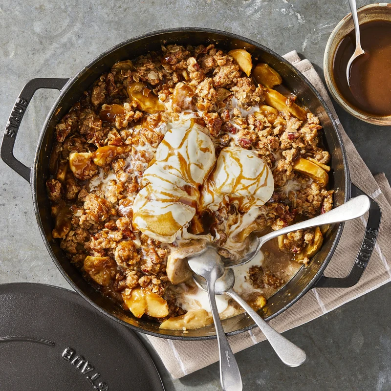 Cocotte baja tipo cacerola de hierro fundido Staub
