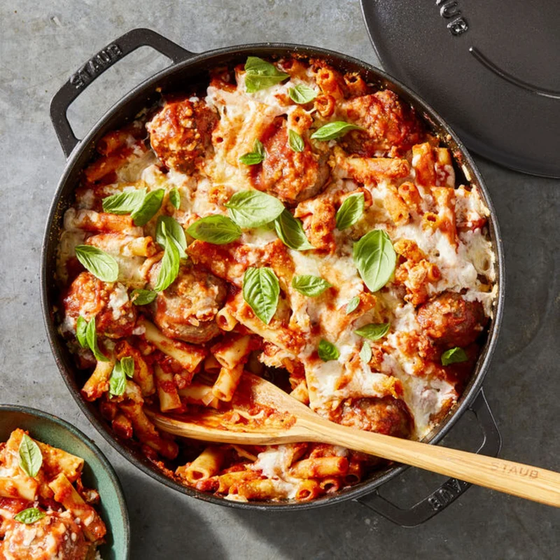 Cocotte baja tipo cacerola de hierro fundido Staub