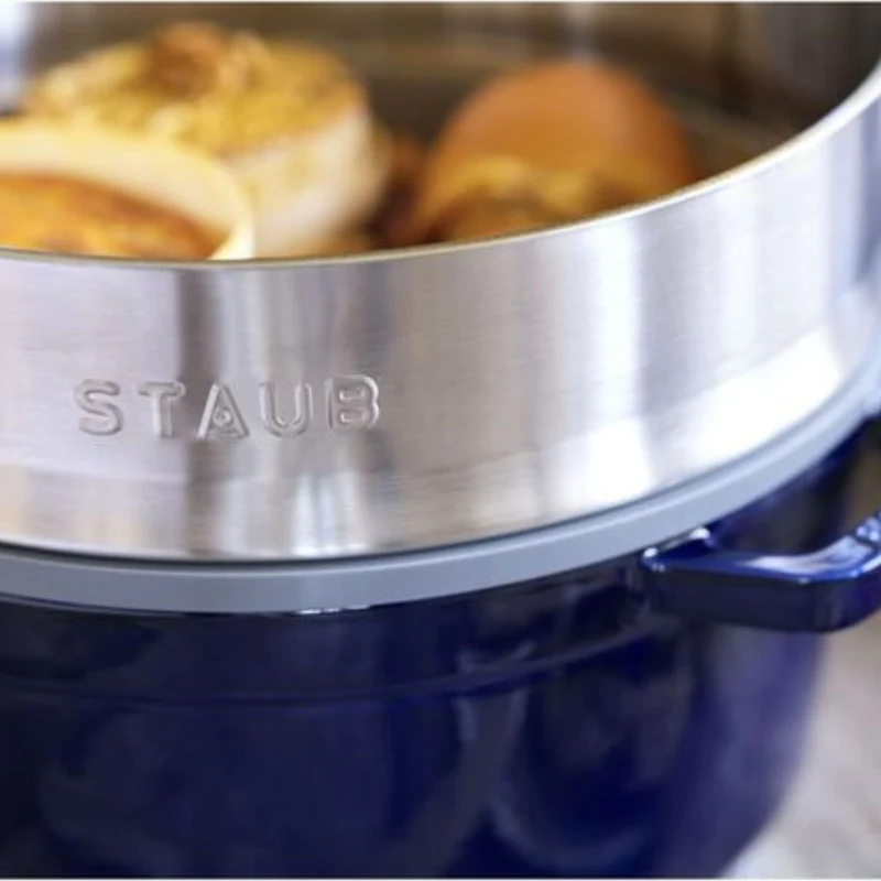 Cocotte de hierro fundido con vaporera de inox Staub