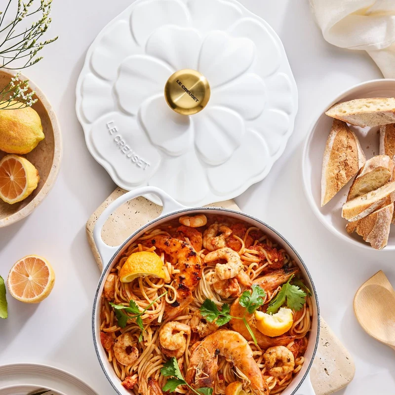 Cocotte redonda de hierro Pétalo Le Creuset