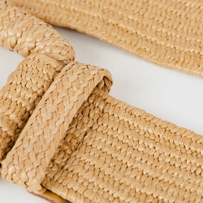 Cinturón de rafia trenzada beige