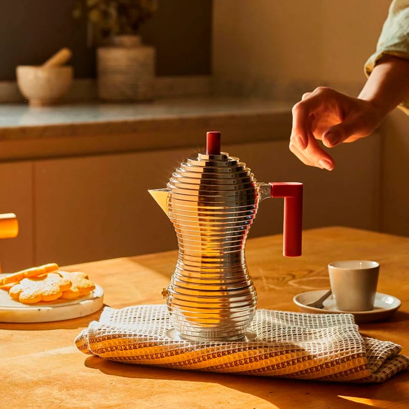 Cafetera de aluminio fundido de Michele De Lucchi Pulcina Alessi (apta inducción)