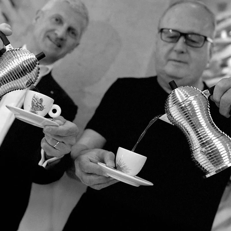Cafetera de aluminio fundido de Michele De Lucchi Pulcina Alessi (apta inducción)