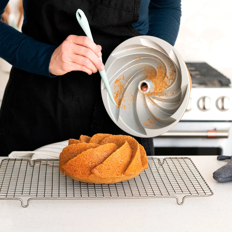 Set para desmoldar y servir Nordic Ware: hoja para desmoldar, para glasear y cortar