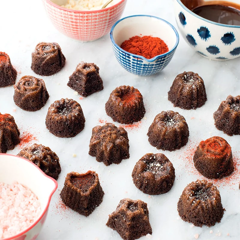 Molde Teacakes & Candies Nordic Ware