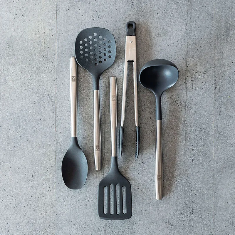 Set de 5 utensilios con bote Signature Bra