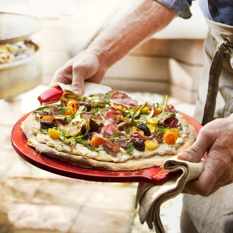 Conjunto bandeja cerámica para pizza y masas + Pala de madera Emile Henry