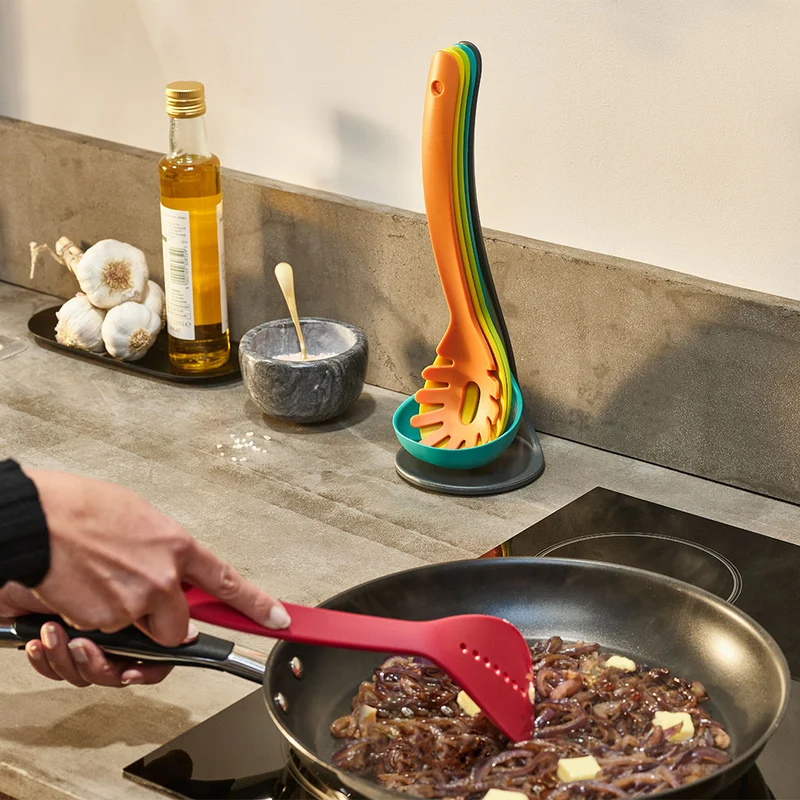 Juego de 5 utensilios de cocina con soporte Nest Utensils Plus Joseph Joseph