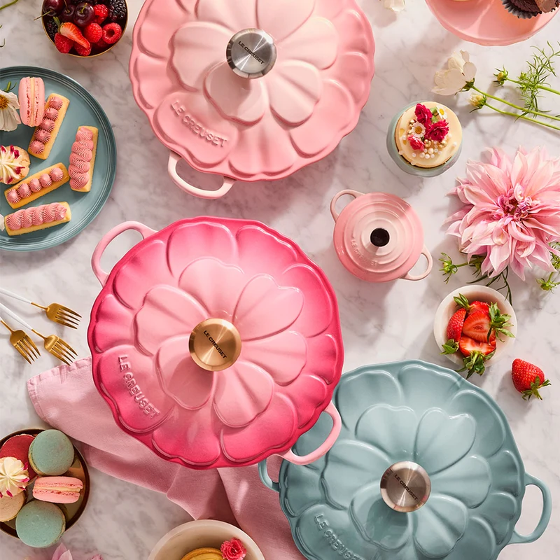 Cocotte baja tipo cacerola de hierro Pétalo Le Creuset