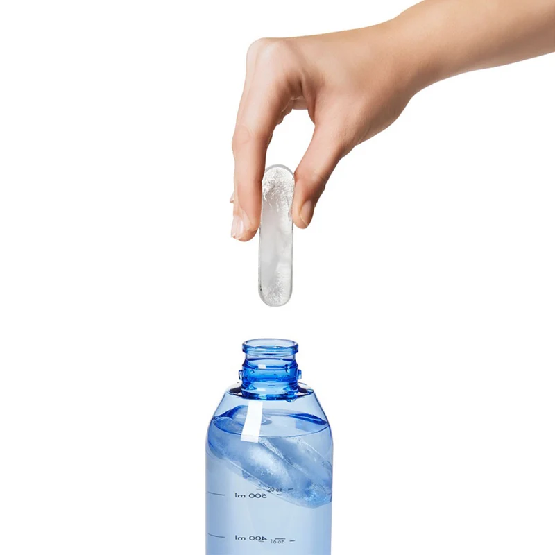Bandeja de hielo para cubitos estrechos para botellas OXO
