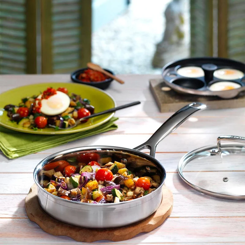 Sauté inox con accesorio para huevos poché de Le Creuset