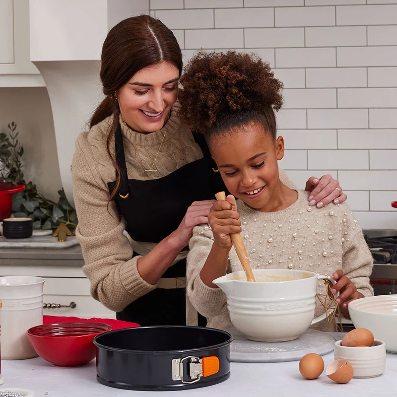 Bol cerámico con asa y pico vertedor de Le Creuset