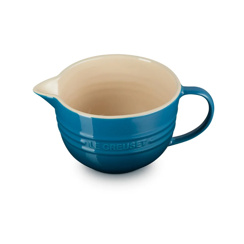 Bol cerámico con asa y pico vertedor de Le Creuset