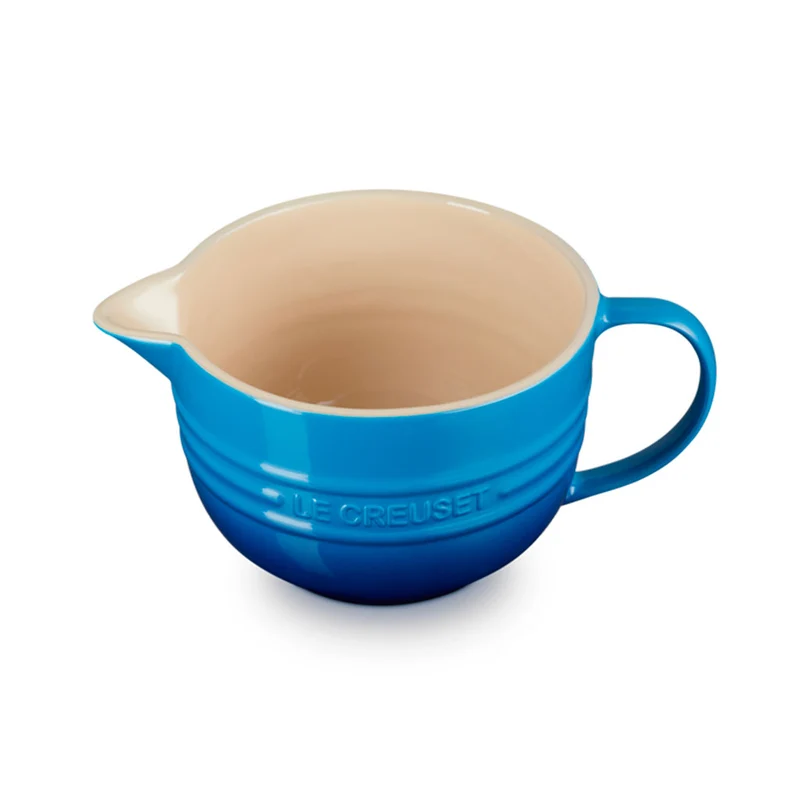 Bol cerámico con asa y pico vertedor de Le Creuset