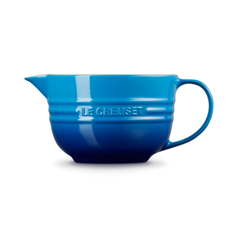 Bol cerámico con asa y pico vertedor de Le Creuset
