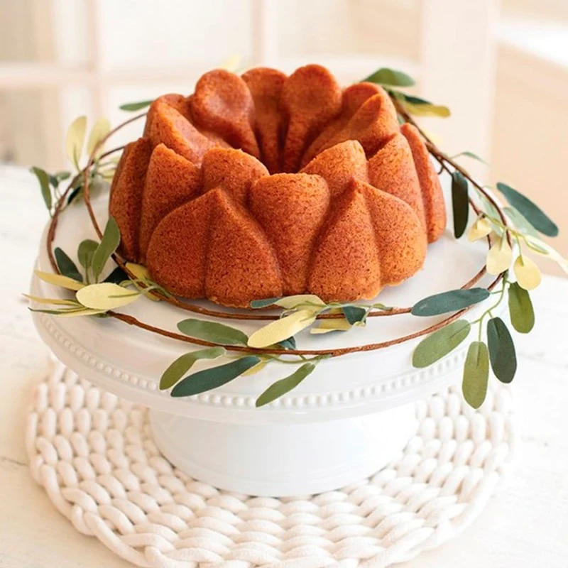 Molde Magnolia Bundt Nordic Ware