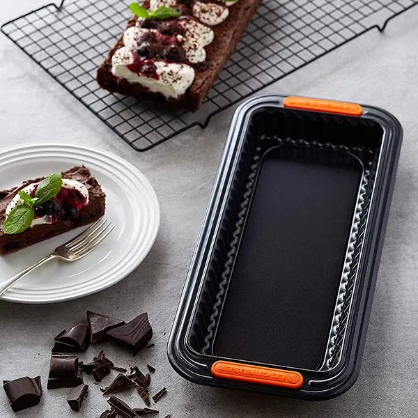 Molde rectangular antiadherente con base extraible Le Creuset