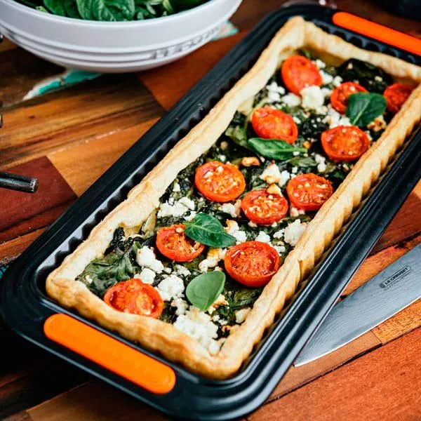 Molde rectangular antiadherente con base extraible Le Creuset