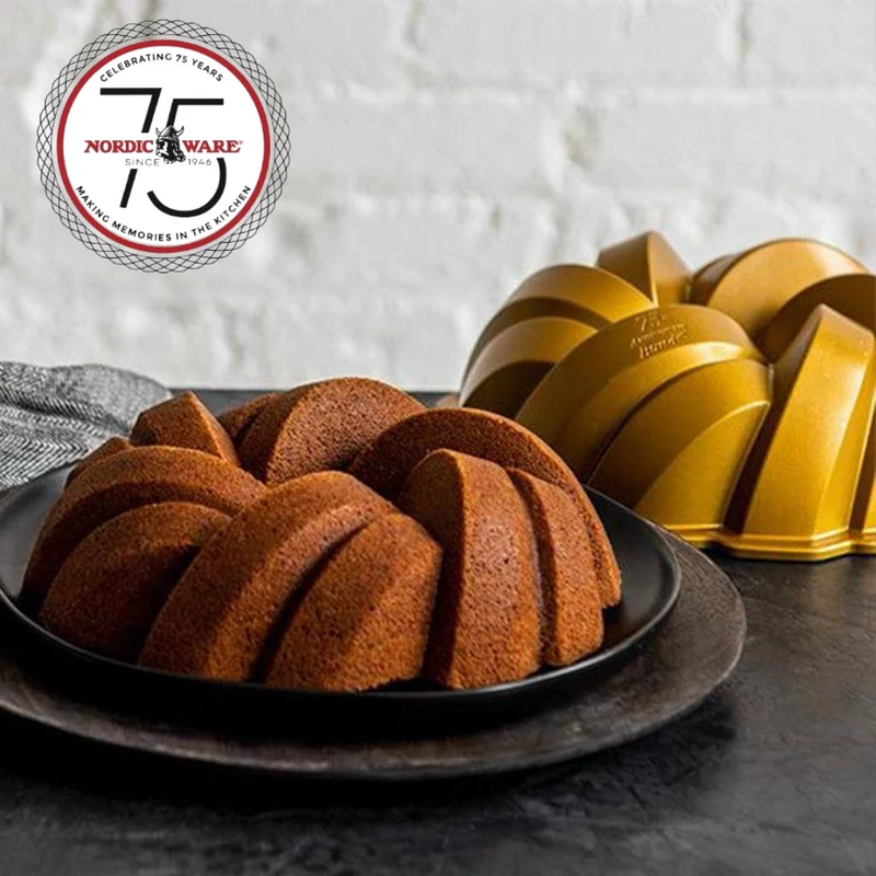 Molde Braided Bundt Pan Nordic Ware 75º Aniversario