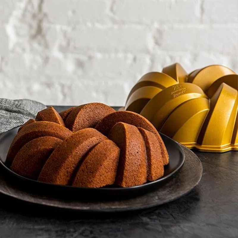 Molde Braided Bundt Pan Nordic Ware 75º Aniversario