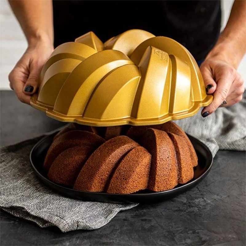 Molde Braided Bundt Pan Nordic Ware 75º Aniversario