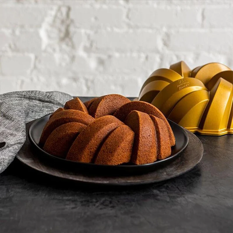 Molde Braided Bundt Pan Nordic Ware 75º Aniversario